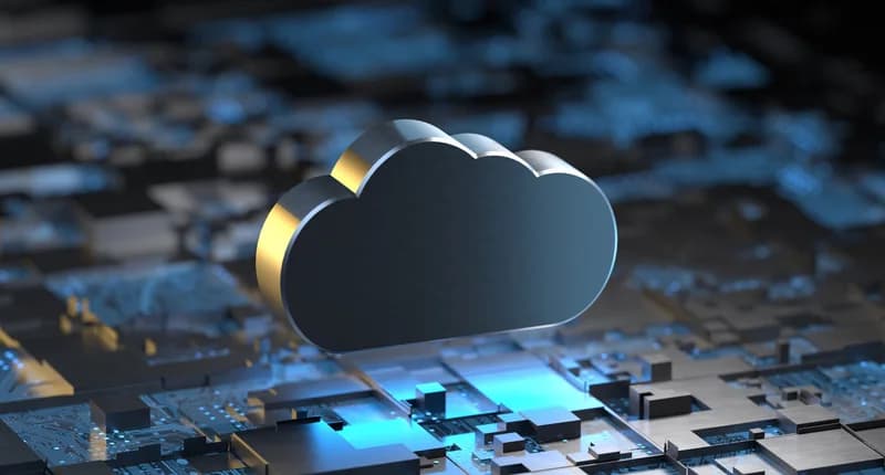Símbolo de nube sobre una red de circuitos como ilustración del software por suscripción